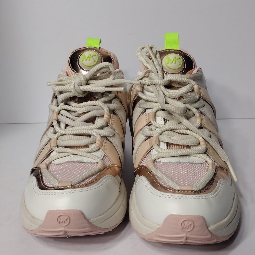 Michael Kors Pink and White Sneakers size 8 pre
Owned Exellent condition.